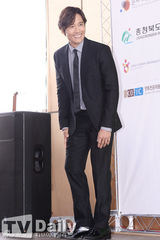 组图：李秉宪亮相影像委员会宣传大使委任式