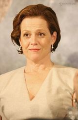 组图：《阿凡达》主创亮相法国 韦弗被影片感动落泪