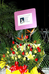 组图：梅艳芳逝世7周年 歌迷自发纪念偶像