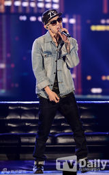 组图：SHINee等亮相活动 Rainbow等T台走秀