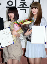 高清图：组合miss A任宣传大使 甜美装扮亲和亮相