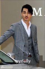 组图：韩国艺人车胜元担任2013首尔汽车展模特