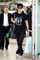 组图：韩团2PM与MBLAQ等结束日本演出返韩