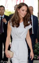 组图：英国凯特王妃频频亮相 偏爱优雅装扮