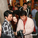 组图：少林方丈赠成龙真迹 刘德华谢霆锋试剑