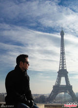 组图：郑嘉颖获邀巴黎看秀 豪掷百万添置新装