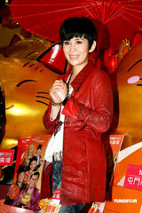 古天乐宣传电影派红包 吴君如新戏将与陈可辛合作 