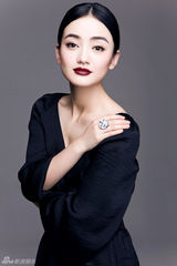 组图：朱杰全新写真性感多变 静若止水动若雀鸟