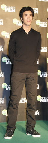 幻灯：王力宏上海出席代言活动 和粉丝分享护肤心得