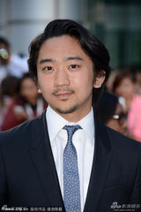 组图：《铁路劳工》首映 妮可基德曼微露乳沟