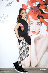 幻灯组图：关颖夜店首唱热舞新专辑 拍MV紧张没食欲