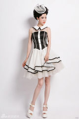 组图：芙蓉姐姐光棍节写真露香肩