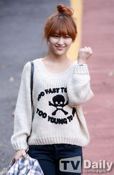 组图：众韩爱豆自信赴高考 SJ河智苑应援