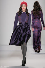 组图：19岁名模刘旭连登伦敦纽约国际时装周