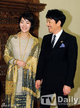 组图：韩星李凡秀携妻出任印度尼西亚宣传大使