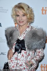 组图：《美好的时光》首映 阿尔丹搭貂皮显贵气