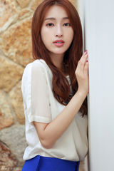 组图：张俪意大利写真演绎简约亚平宁风光