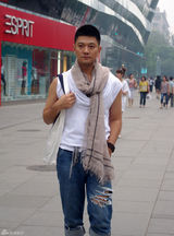 组图：演员彭博私服照公开生活一面