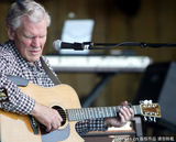 组图：老牌民谣歌手道克-沃特森去世 享年89岁