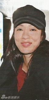 组图：杨怡被曝频整容拉近姐弟恋 丰唇变美