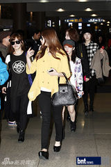 组图：韩女团T-ara结束欧洲之旅今日回国