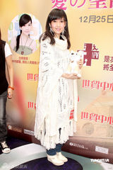 高清图：周慧敏圣诞节关爱流浪犬 平安夜与倪震度过