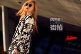 明星爱街拍：蔡健雅暖色街拍 与自己的时尚对话