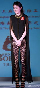 组图：陈慧琳出席某品牌活动 畅谈与儿子生活点滴