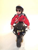 组图：林志颖庆粉丝破2500万晒父子骑机车帅照