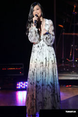 组图：陈松伶个唱圆满落幕 摸周慧敏大腿不怕绯闻