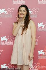 高清：《后事》记者会 泽格斯怀孕被导演摸大肚送吻