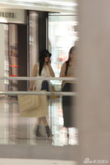 组图：秦岚黑超潮装扫货 血拼1小时兴致勃勃