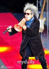 组图：李素罗现身《我是歌手》澳大利亚演出彩排