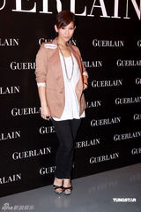 组图：郑欣宜瘦身成功后亮相 庆幸胸围并未缩水