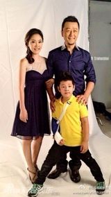 组图：郭涛爱子石头成长相册 小大人纯爷们儿