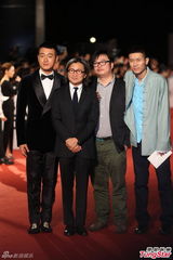 组图：《中国合伙人》佟大为陈可辛显亲密