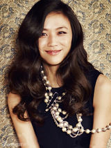 组图：汤唯韩范儿大片时尚摩登 独特笑容展魅力