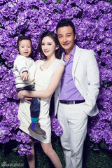 组图：刘牧一家三口时尚大片 娇妻美艳爱子鬼马