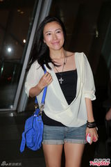 组图：乐易玲开生日派对 TVB花旦小生齐到贺