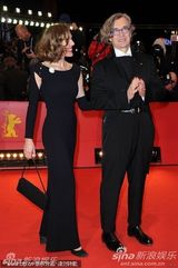 文德斯搂娇妻撑《皮娜》首映 德国总统夫妇秀恩爱