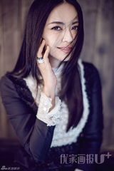 组图：姚晨红裙豹纹大片 目光坚毅不失温柔