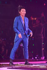 组图：郑伊健开唱遭催婚 女友蒙嘉慧到场欣赏