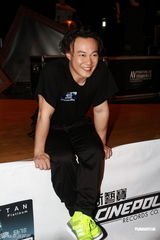 高清组图：陈奕迅香港开唱 靠唱功长裤T恤也疯狂