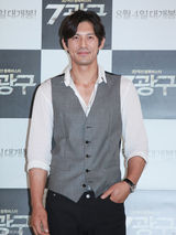 高清组图：韩片《第七矿区》试映 河智苑抹胸裙性感