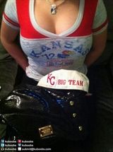 组图：美大学生晒乳沟鼓励球队创佳绩成流行