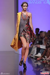 组图：霍启山绯闻女友性感走秀 拒谈郭晶晶怀孕