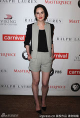 组图：《唐顿庄园》大小姐干练亮相笑意盈盈