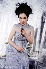 组图：芙蓉姐姐化身僵尸新娘 透视婚纱红唇滴血