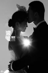 独家：何洁赫子铭再曝婚纱照 并肩骑马甜蜜拥吻