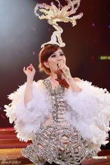 组图：梁静茹演唱会落幕 与表哥同台合唱